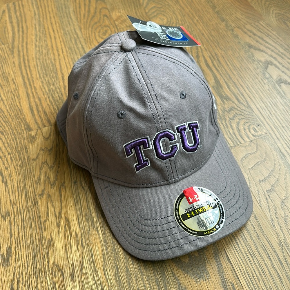 Men’s Under Armour TCU hat size Med/Large